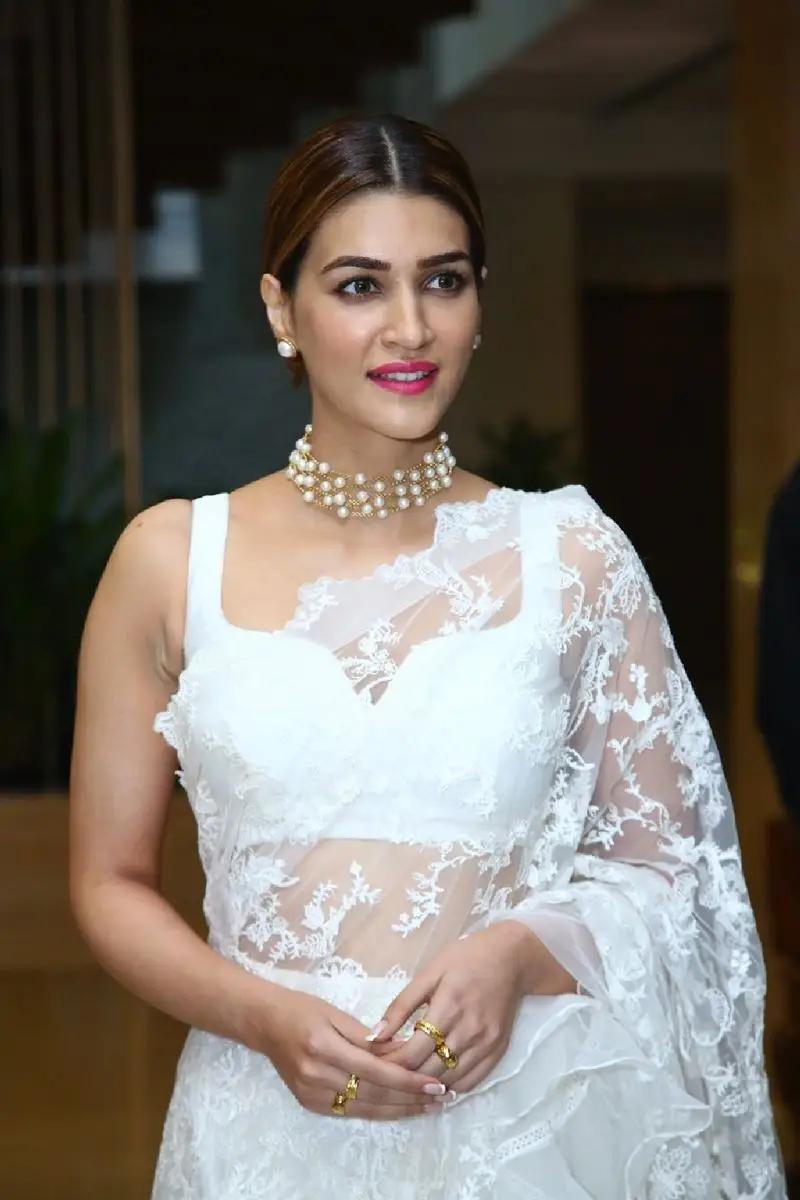 Kriti Sanon Charming Stills In White Saree Sleeveless Blouse